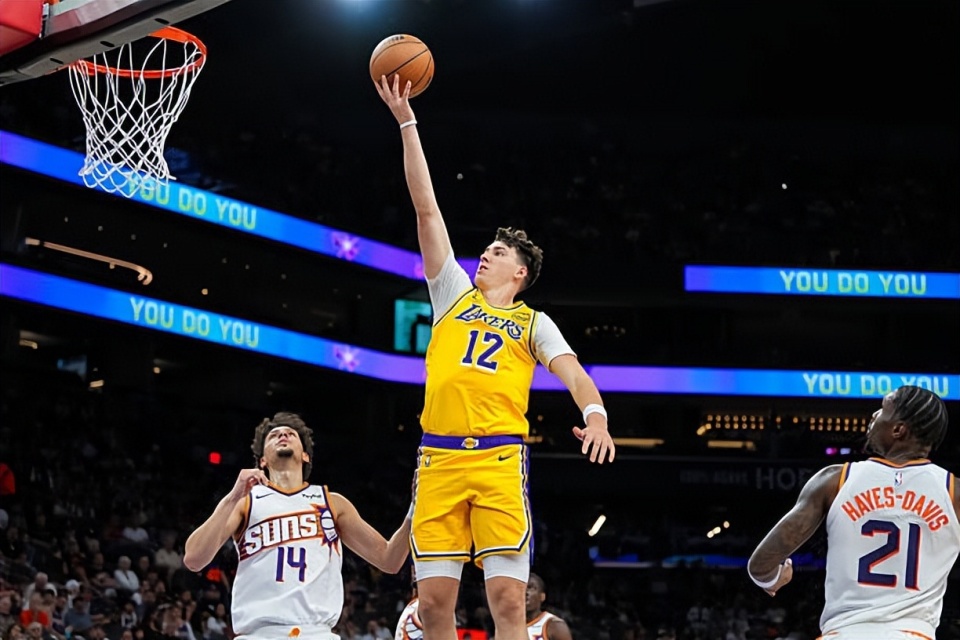 拉拉维亚在, 湖人的替补, 场均出场时