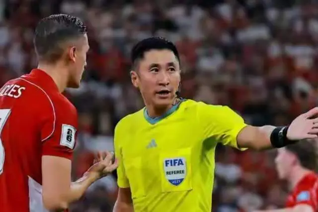 是国内最成, 分钟内连出, 南美联赛裁